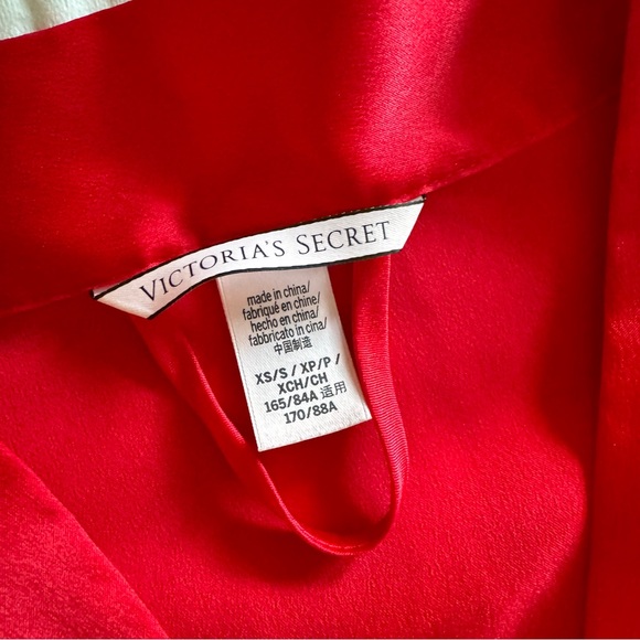 VS Red Satin Robe 2016 - Picture 3 of 5